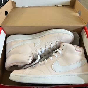 Nike court Royale 2 mid light pink